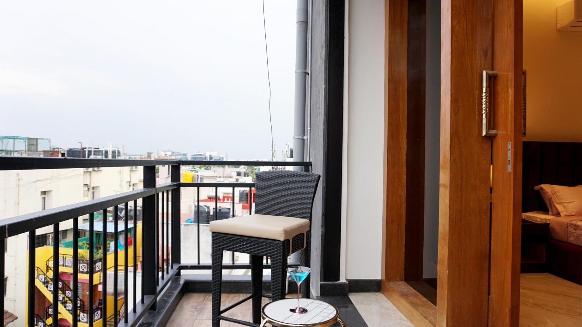 The Pentouz On 100 Feet Road Indiranagar - An Urban Luxury Retreat Apartment Bangalore Exterior photo