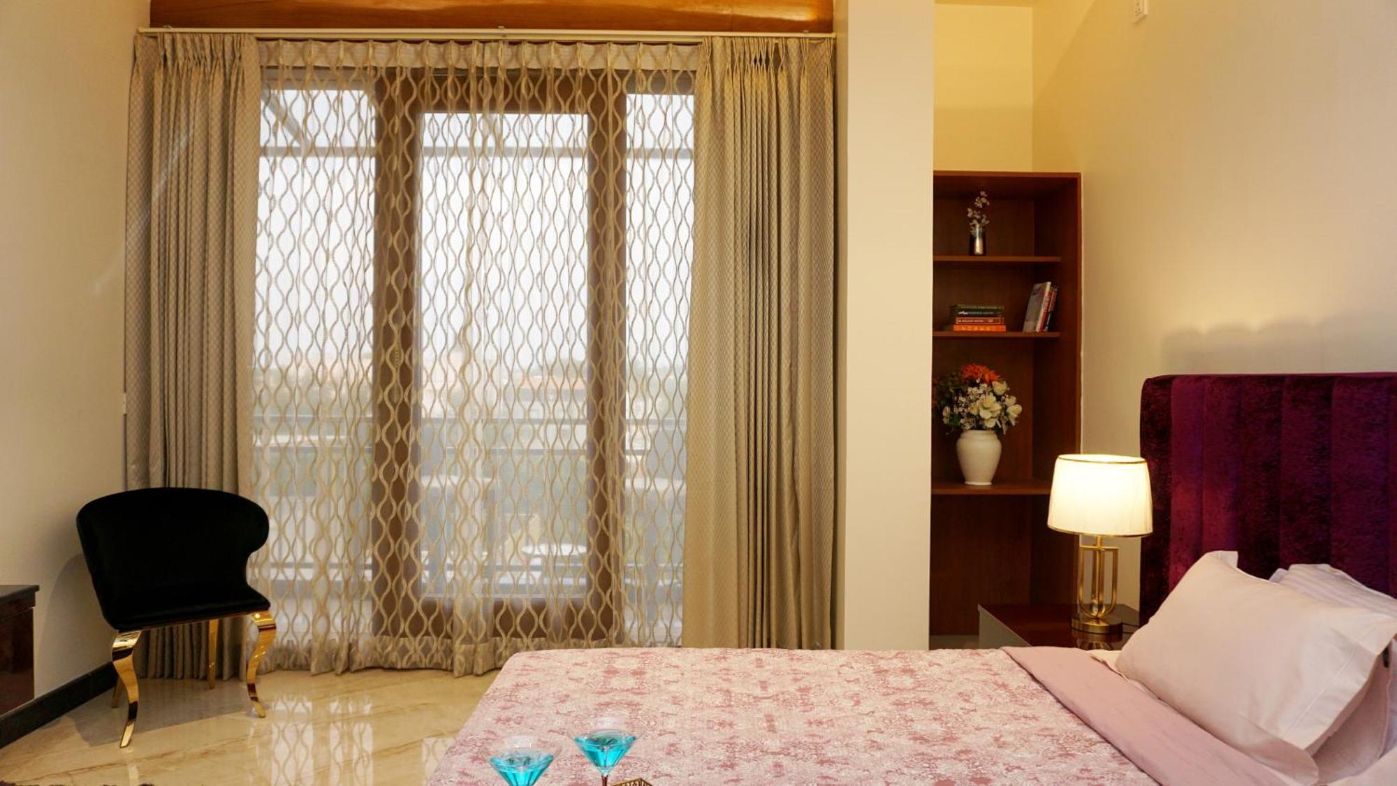 The Pentouz On 100 Feet Road Indiranagar - An Urban Luxury Retreat Apartment Bangalore Exterior photo