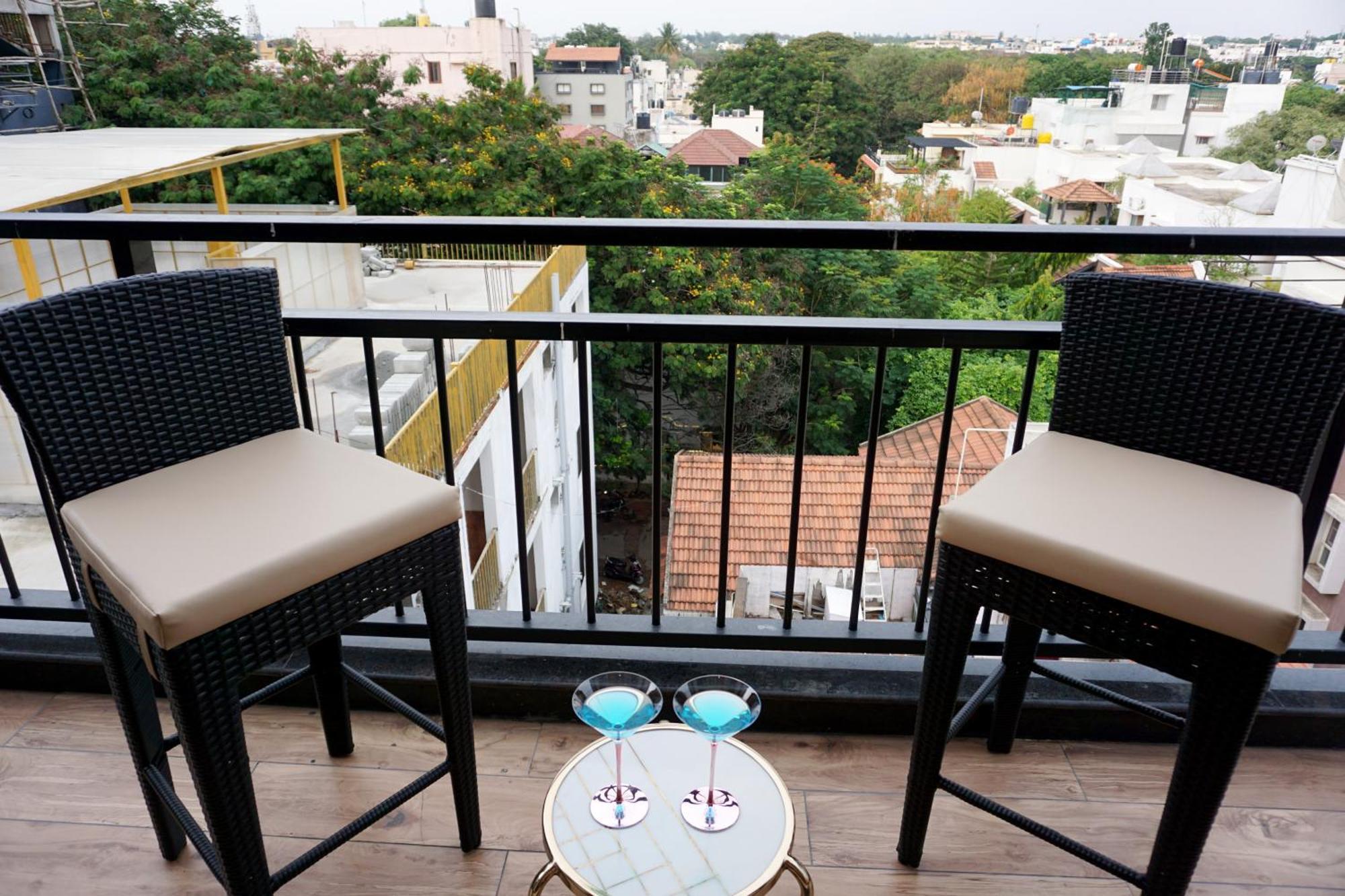 The Pentouz On 100 Feet Road Indiranagar - An Urban Luxury Retreat Apartment Bangalore Exterior photo