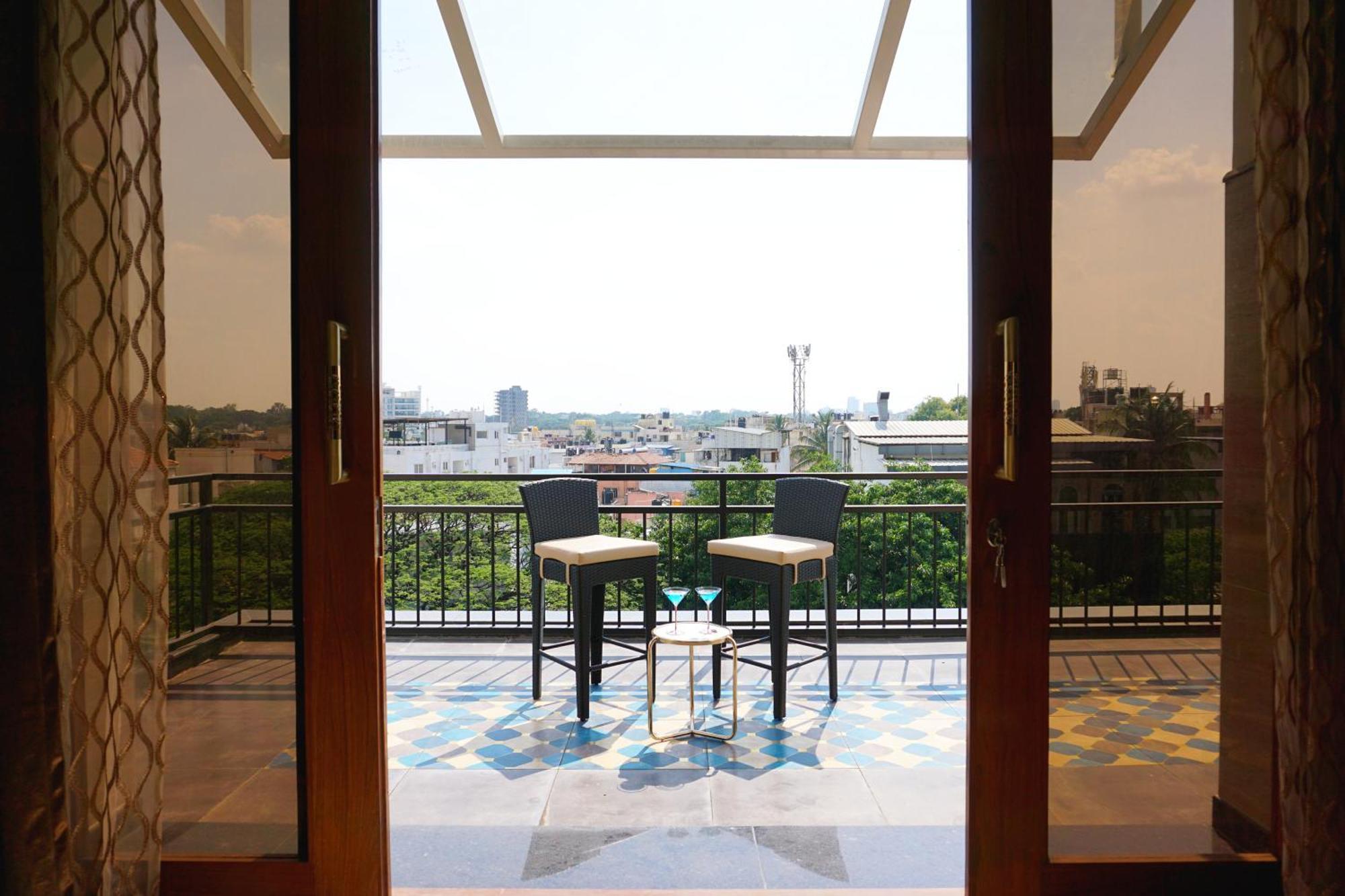 The Pentouz On 100 Feet Road Indiranagar - An Urban Luxury Retreat Apartment Bangalore Exterior photo