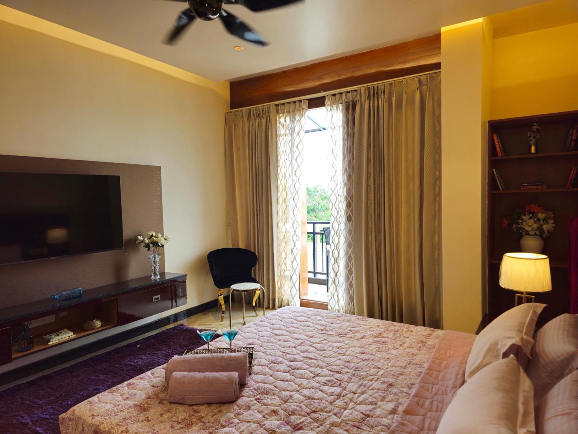 The Pentouz On 100 Feet Road Indiranagar - An Urban Luxury Retreat Apartment Bangalore Exterior photo